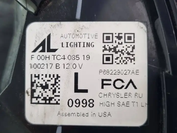 Chrysler Pacifica (2016 - ) P68229027AE Задний фонарь в крышке багажника — фото 7