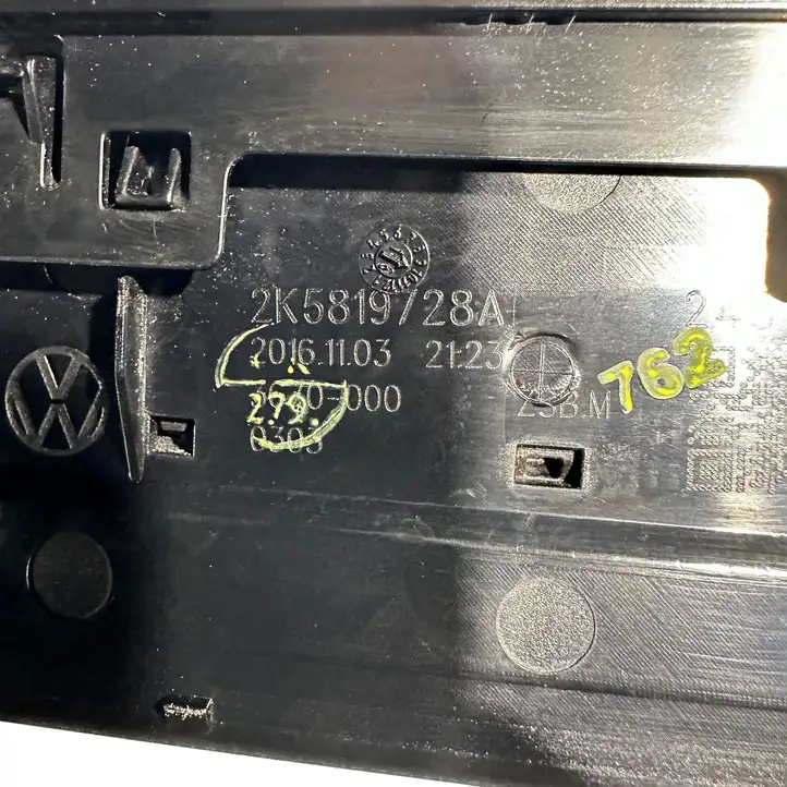 Volkswagen Caddy (2015 - 2020) 2K5819728A Центральный воздушный дефлектор — фото 8