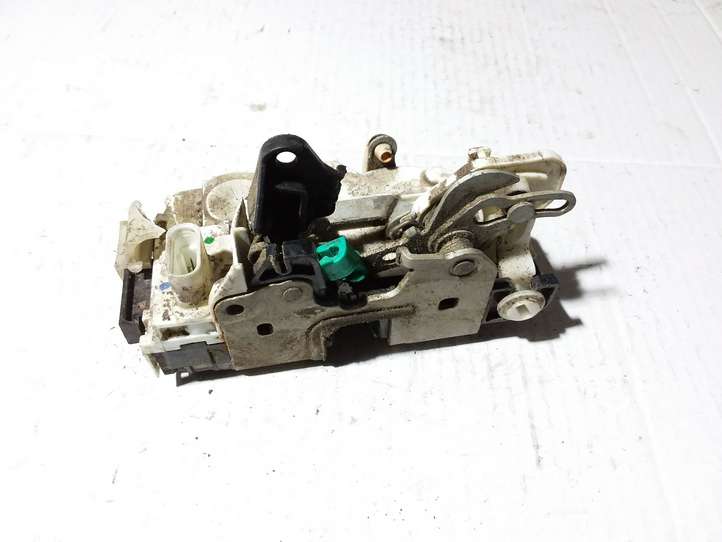 Dodge Caliber (2006 - 2012)  04589415AA Замок задней двери