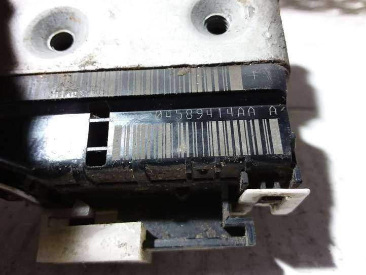 Dodge Caliber (2006 - 2012)  04589414AA Замок задней двери