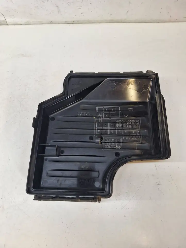 Opel Combo C (2005 - 2011) 09115986 Крышка ящика предохранителей — фото 2