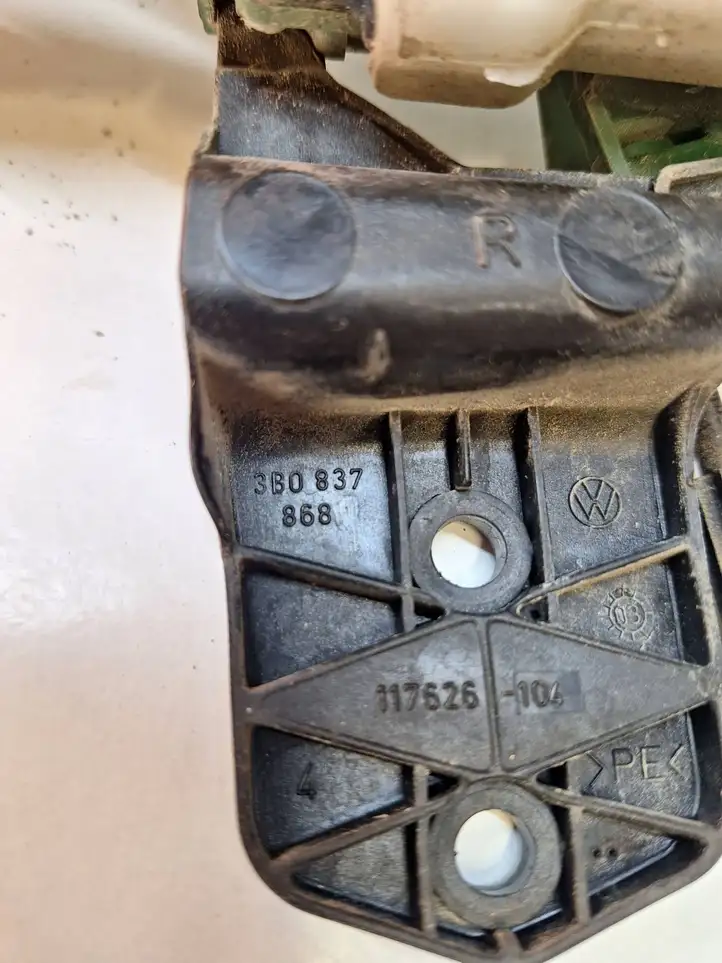 Volkswagen PASSAT B5.5 (2001 - 2005) 3B0837868 Замок задней двери — фото 4