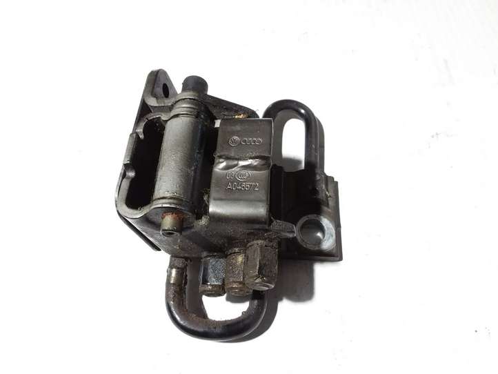 Audi A3/S3 8P (2008 - 2013)  8E0831412E Нижняя петля передней двери
