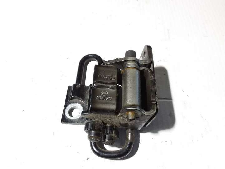 Audi A3/S3 8P (2008 - 2013)  8P4833411A Нижняя петля задней двери