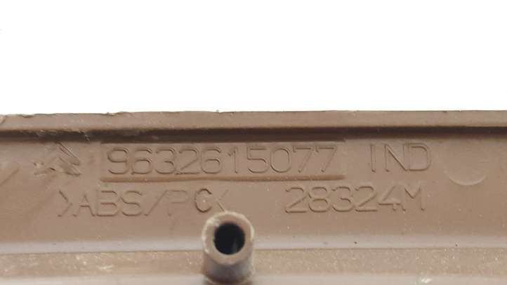 Citroen C5 (2004 - 2008)  9632615077 Рамка рычага переключения передач