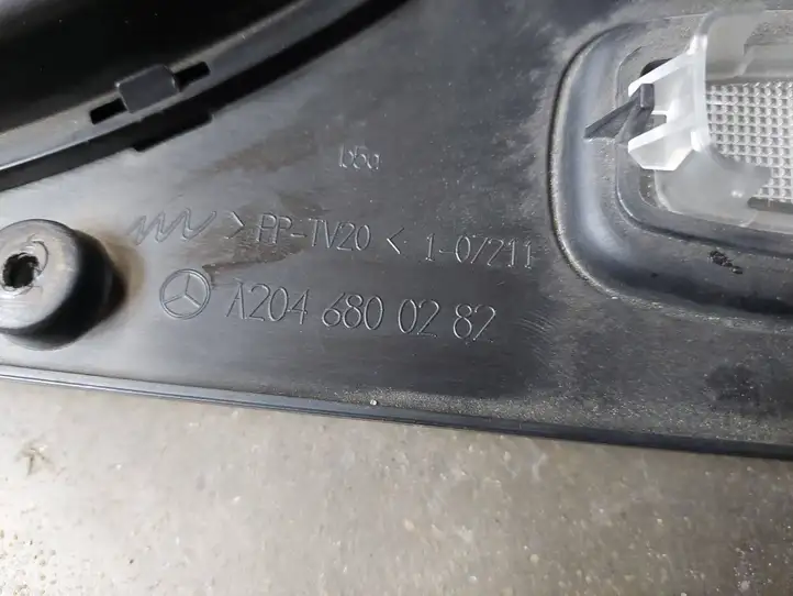 Mercedes-Benz C W204 (2007 - 2014) A2046800282 Нижняя отделка панели приборов — фото 3
