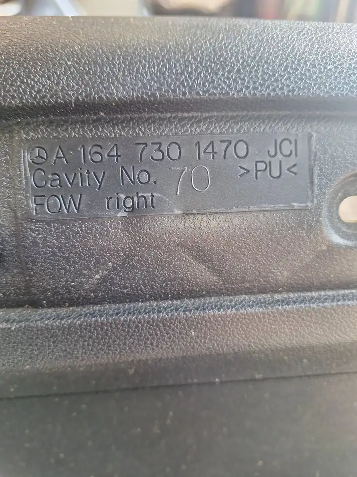 Mercedes-Benz ML W164 (2005 - 2011) A1647301470 Обшивка задней двери — фото 3