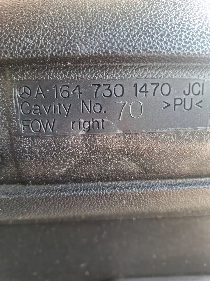 Mercedes-Benz ML W164 (2005 - 2011) A1647301470 Обшивка задней двери — фото 4