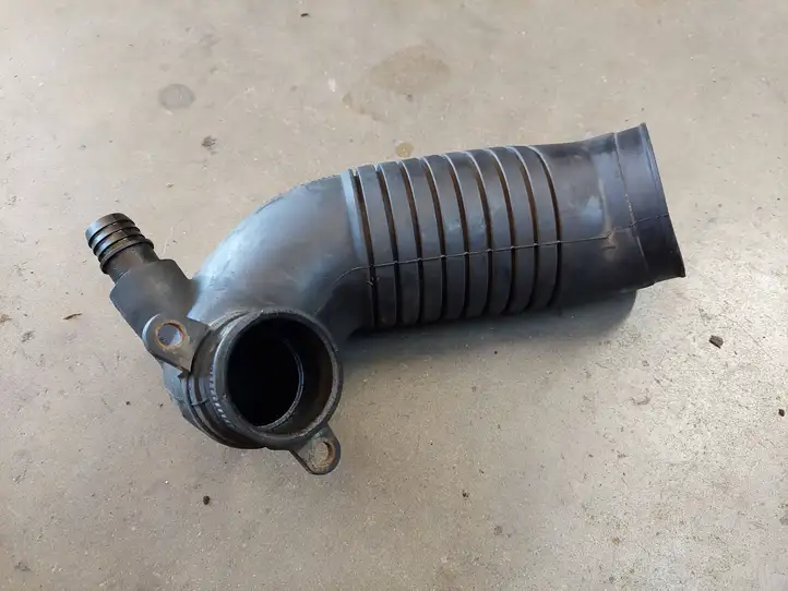 Volkswagen PASSAT B5.5 (2001 - 2005) 8D0129615K Трубка подачи воздуха — фото 1