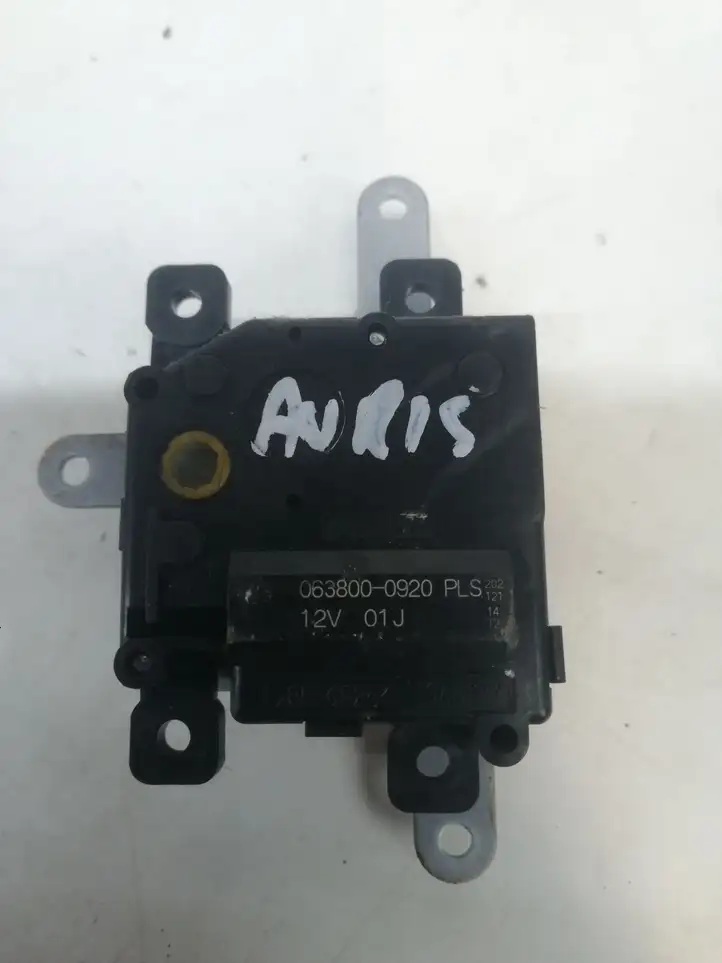 Toyota Auris 150 (2006 - 2012) 0638000920 Двигатель задвижки потока воздуха — фото 1