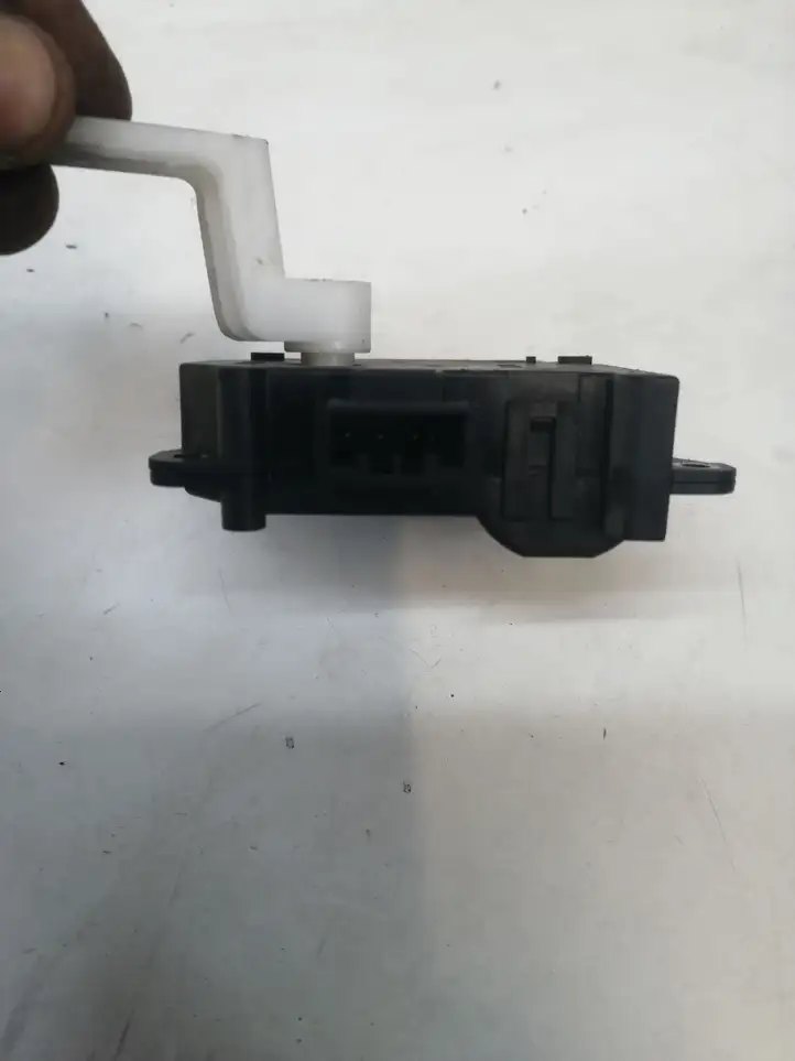 Subaru Legacy (2009 - 2013) 1138002320 Двигатель задвижки потока воздуха — фото 3