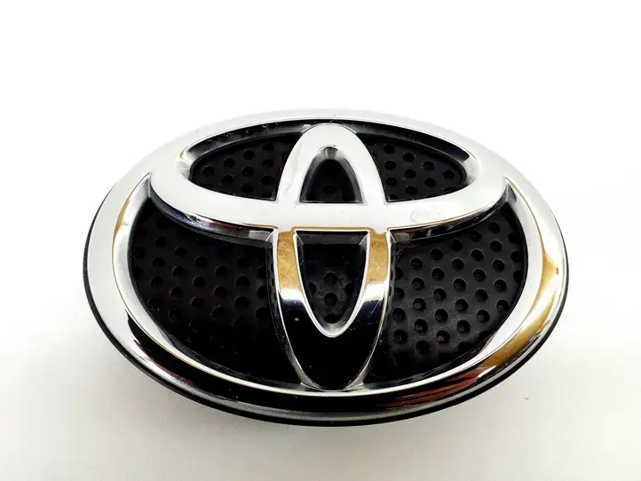 Toyota RAV 4 (XA40) (2012 - 2018) 7540342020 Эмблема производителя — фото 1