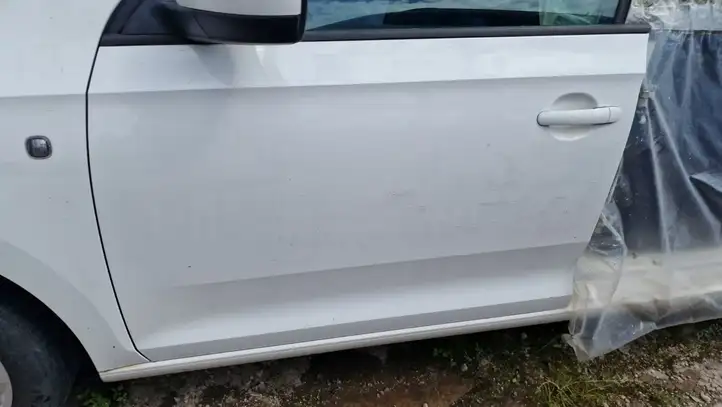 Skoda Rapid (NH) (2012 - 2019) Дверь — фото 1