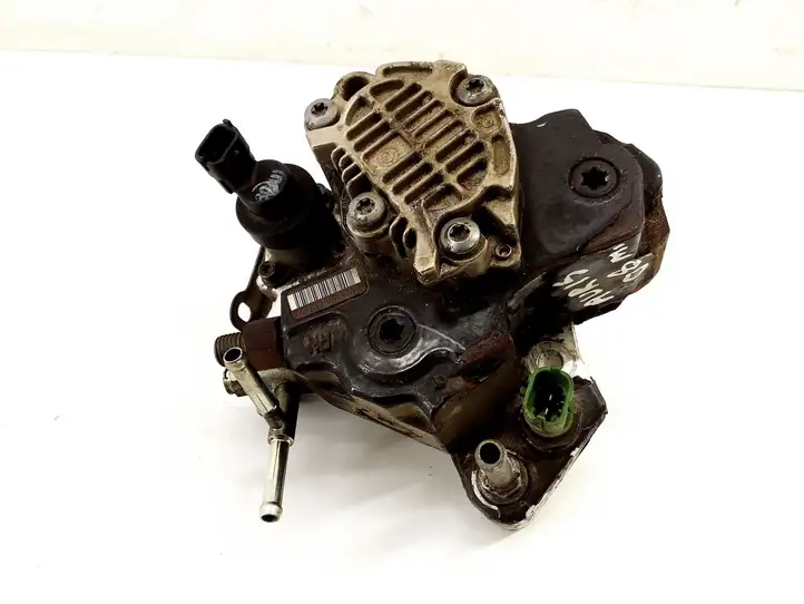 Toyota Auris 150 (2006 - 2012) 2210033040 Топливный насос — фото 1