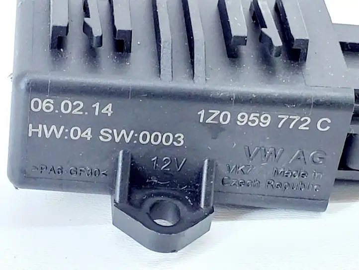 Skoda Superb B6 (3T) (2008 - 2015) 1Z0959772C Реле обогрева — фото 3