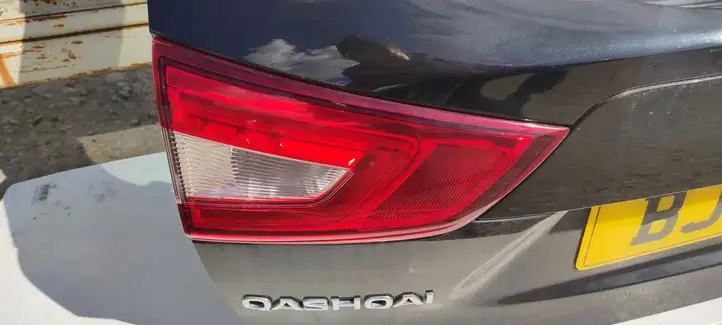 Nissan Qashqai (2013 - 2017) Крышка багажника — фото 3