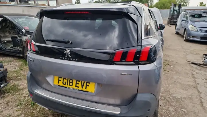 Peugeot 5008 II (2017 - 2020) Крышка багажника — фото 2