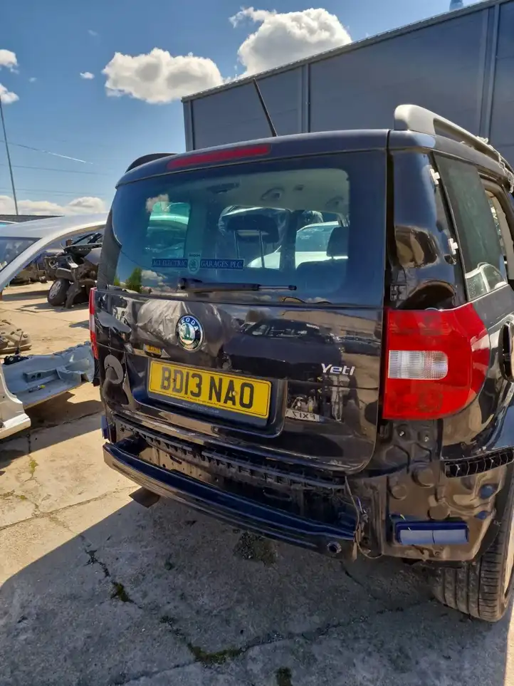 Skoda Yeti (5L) (2013 - 2018) Крышка багажника — фото 1