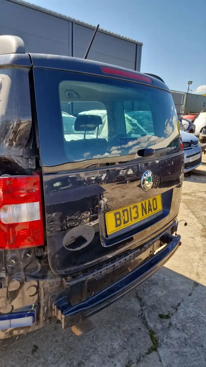 Skoda Yeti (5L) (2013 - 2018) Крышка багажника — фото 3