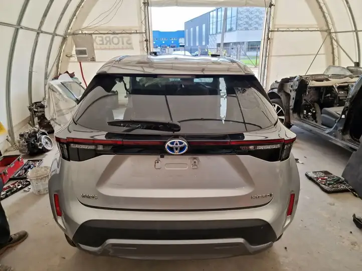Toyota Yaris XP210 (2020 - ) Крышка багажника — фото 1