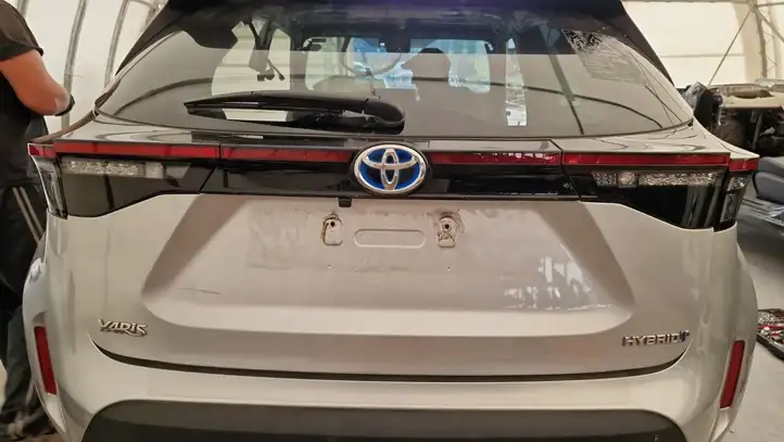 Toyota Yaris XP210 (2020 - ) Крышка багажника — фото 2