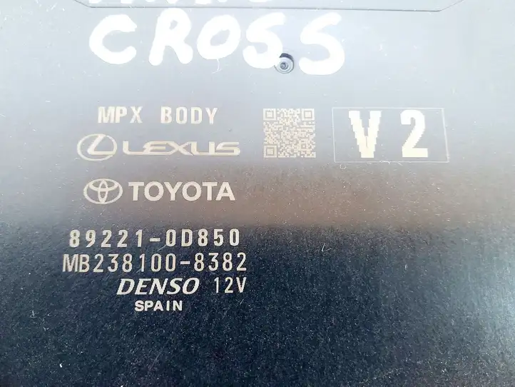 Toyota Yaris XP210 (2020 - ) 892210D850 Блок монтирования реле — фото 2
