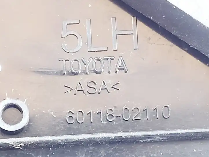 Toyota Auris E180 (2012 - 2018) 6011802110 Решетка в крыле — фото 4