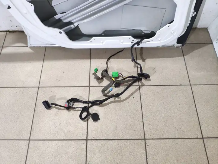 Volvo S60 (2010 - 2013) Дверь — фото 2