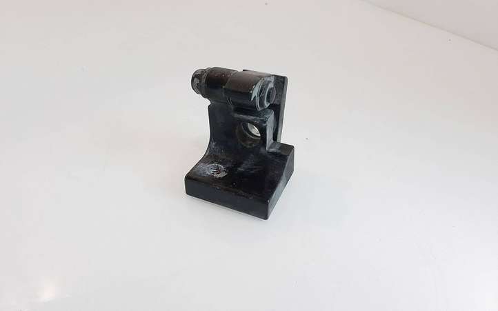 Porsche Cayenne (9PA) (2002 - 2010)  7L0833402A Нижняя петля задней двери