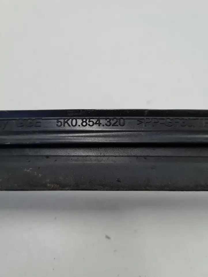 Volkswagen Golf VI (2009 - 2013) 5K0854320 Накладка стоек лобового стекла — фото 3
