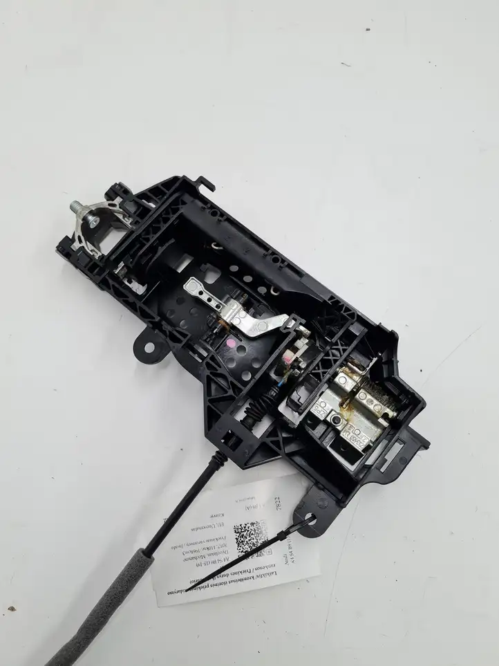 Audi A4 S4 B9 (2015 - 2019) 8W0837811A Крепление наружной ручки передней двери — фото 2