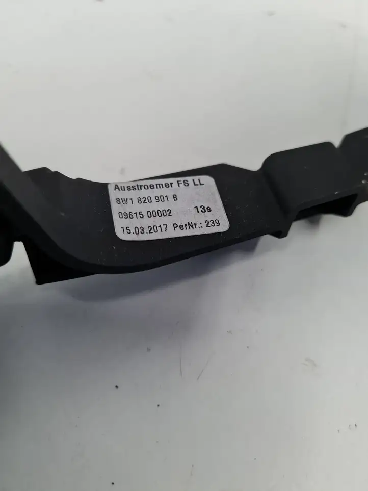 Audi A4 S4 B9 (2015 - 2019) 8W1820901 Боковой воздушный дефлектор — фото 3