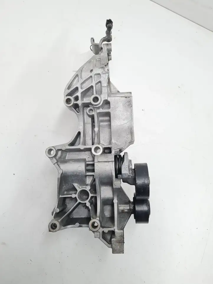 Audi A4 S4 B8 8K (2011 - 2015) 03L903143R Кронштейн генератора — фото 2