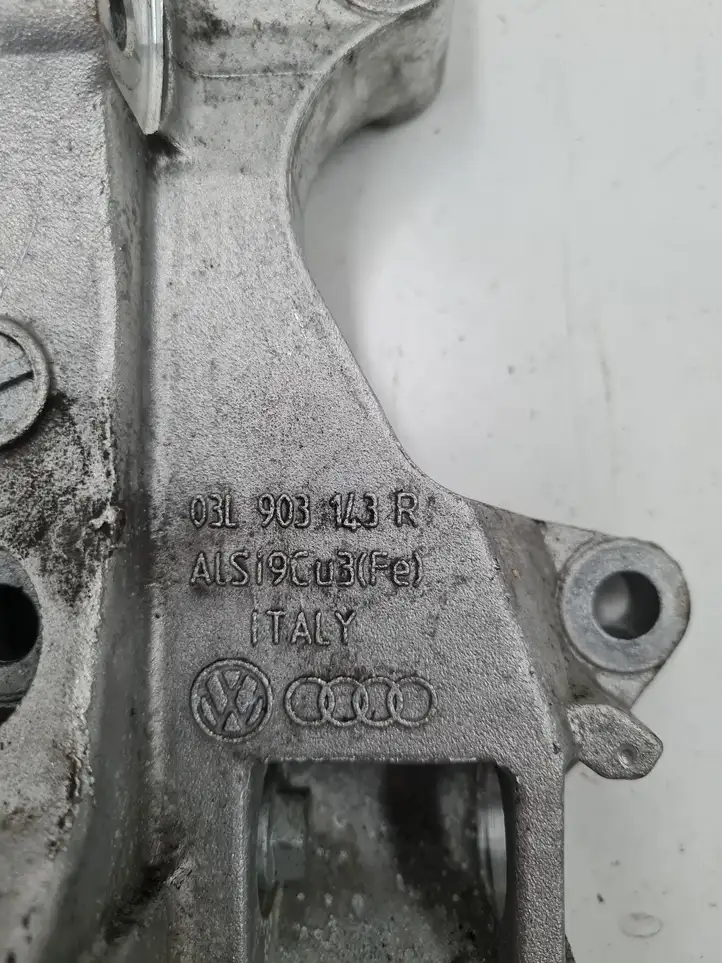 Audi A4 S4 B8 8K (2011 - 2015) 03L903143R Кронштейн генератора — фото 4