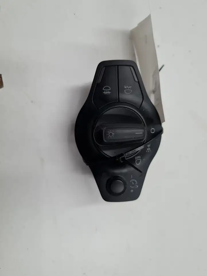 Audi A4 S4 B8 8K (2011 - 2015) 8K0941531B Включатель фонарей — фото 1