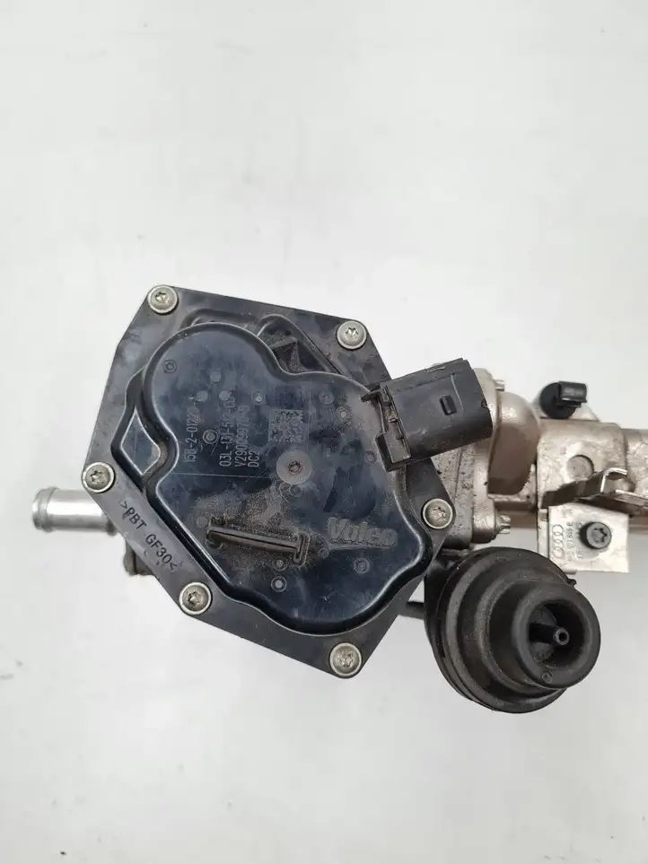 Audi A4 S4 B8 8K (2011 - 2015) 03L131512CD Охладитель клапана EGR — фото 2