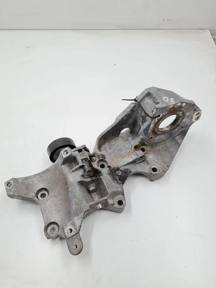 Seat Ibiza IV (6J,6P) (2008 - 2017) 03L903143Q Кронштейн генератора — фото 1