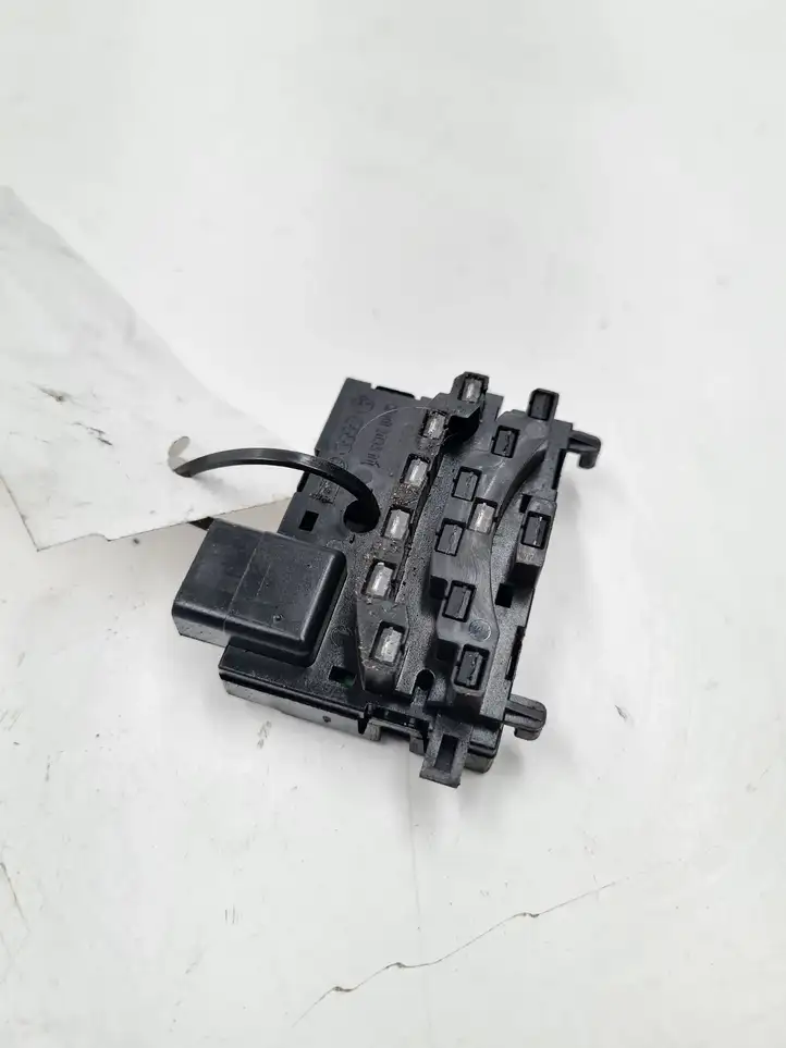 Audi A3/S3 8P (2004 - 2008) 1K0959654 Датчик угла поворота руля — фото 2
