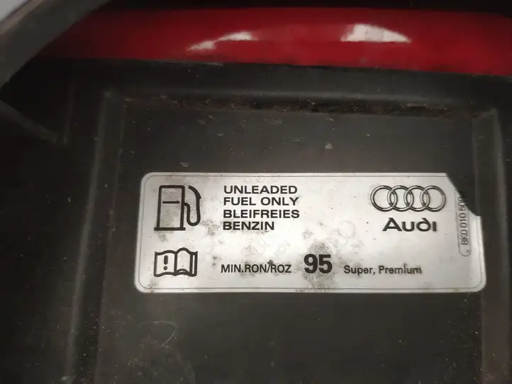 Audi A5 8T 8F (2007 - 2011) 8F0809999A Отделка лючка топливного бака — фото 4