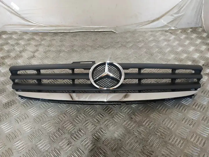 Mercedes-Benz A W169 (2004 - 2012) 1698800083 Верхняя решетка радиатора — фото 1
