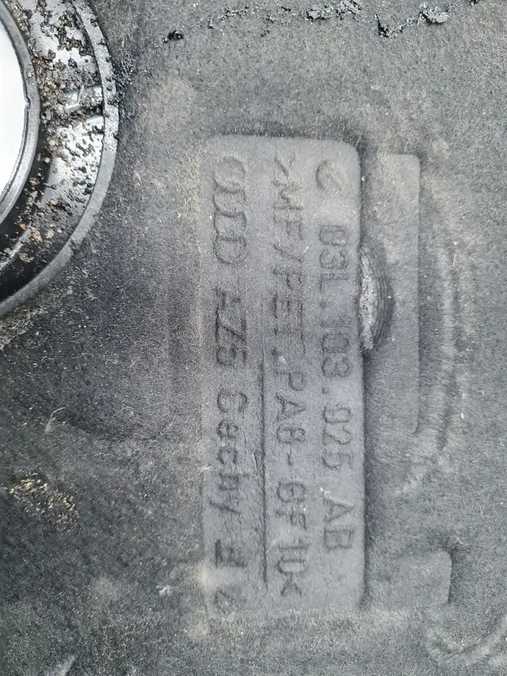Audi A4 S4 B8 8K (2011 - 2015) 03L103925AB Крышка двигателя декоративная — фото 2