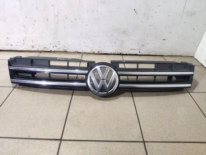 Volkswagen Touareg II (2010 - 2018) 7P6853651A Верхняя решетка радиатора — фото 1