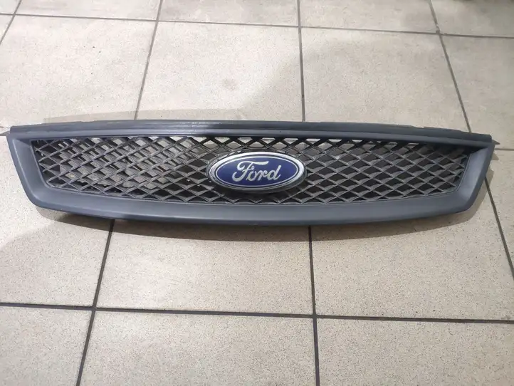Ford Focus (2005 - 2008) 4M518138AE Верхняя решетка радиатора — фото 1