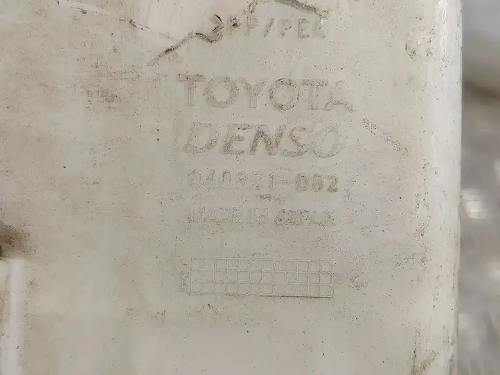 Toyota Corolla Verso E121 (2001 - 2004) 060851082 Бачок омывателя — фото 7
