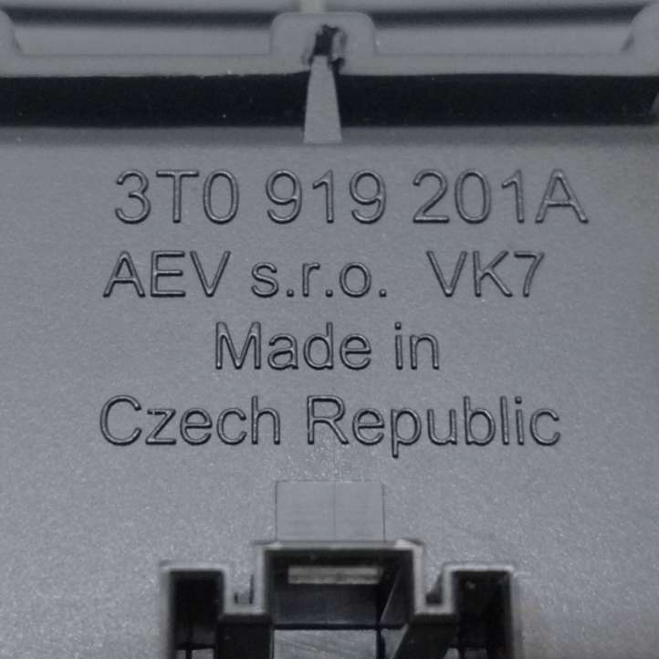 Skoda Superb B6 (3T) (2008 - 2015)  3T0919201A Прикуриватель