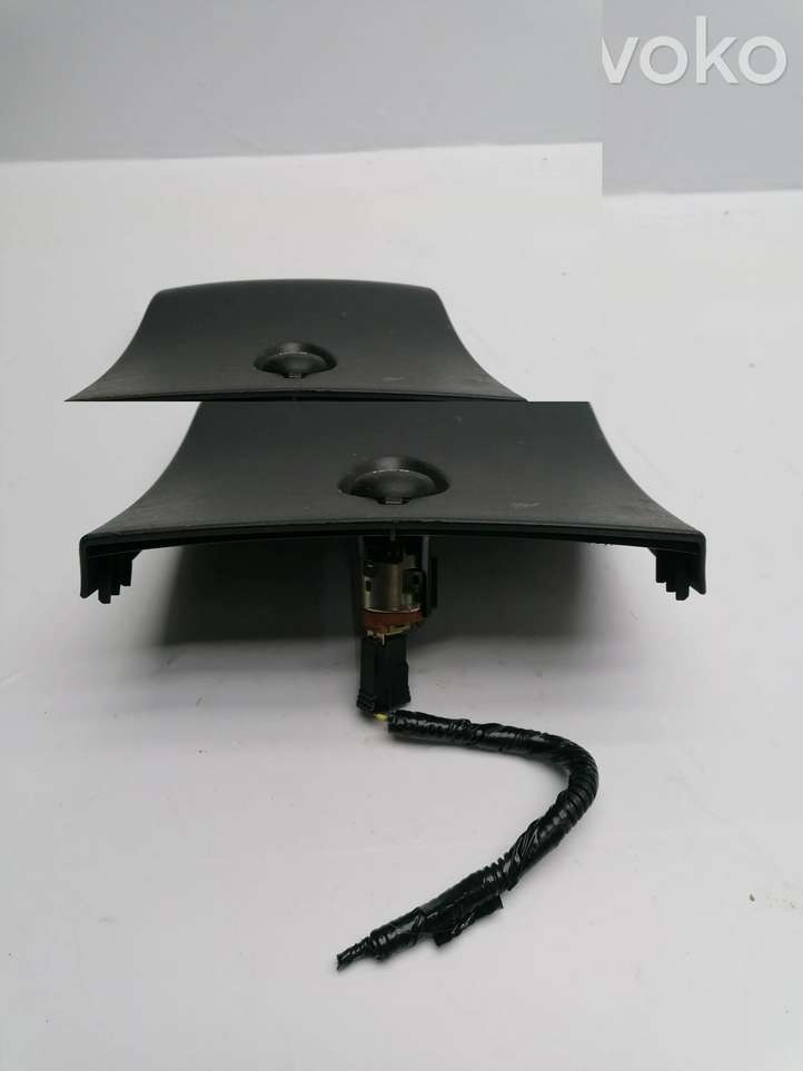 Toyota Corolla Verso E121 (2004 - 2007)  589230F010 Прикуриватель