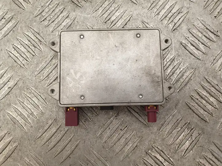 Audi A6 S6 C6 4F (2004 - 2008) 8E0035456D Усилитель антенны — фото 2