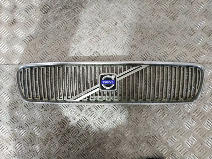 Volvo V50 (2004 - 2008) 08678680 Верхняя решетка радиатора — фото 1