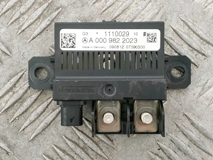 Mercedes-Benz C W204 (2007 - 2014) A0009822023 Реле аварийных фонарей — фото 1