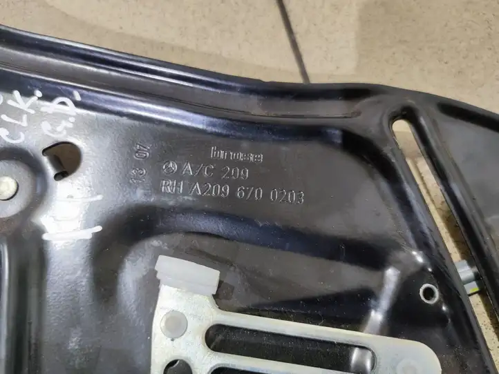 Mercedes-Benz CLK A209,C209 (2002 - 2009) A2096700203 Стеклоподъемник передней двери (комплект) — фото 6
